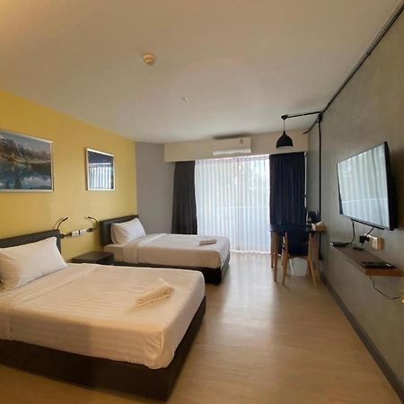 Hotel Dluxx Thammasat Pathum Thani Exterior foto