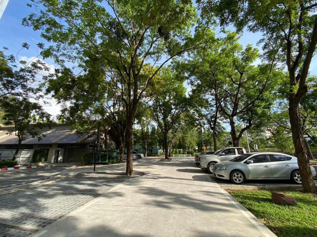 Hotel Dluxx Thammasat Pathum Thani Exterior foto