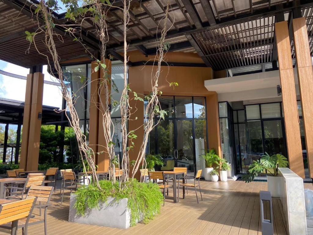 Hotel Dluxx Thammasat Pathum Thani Exterior foto