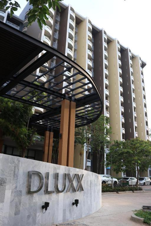 Hotel Dluxx Thammasat Pathum Thani Exterior foto
