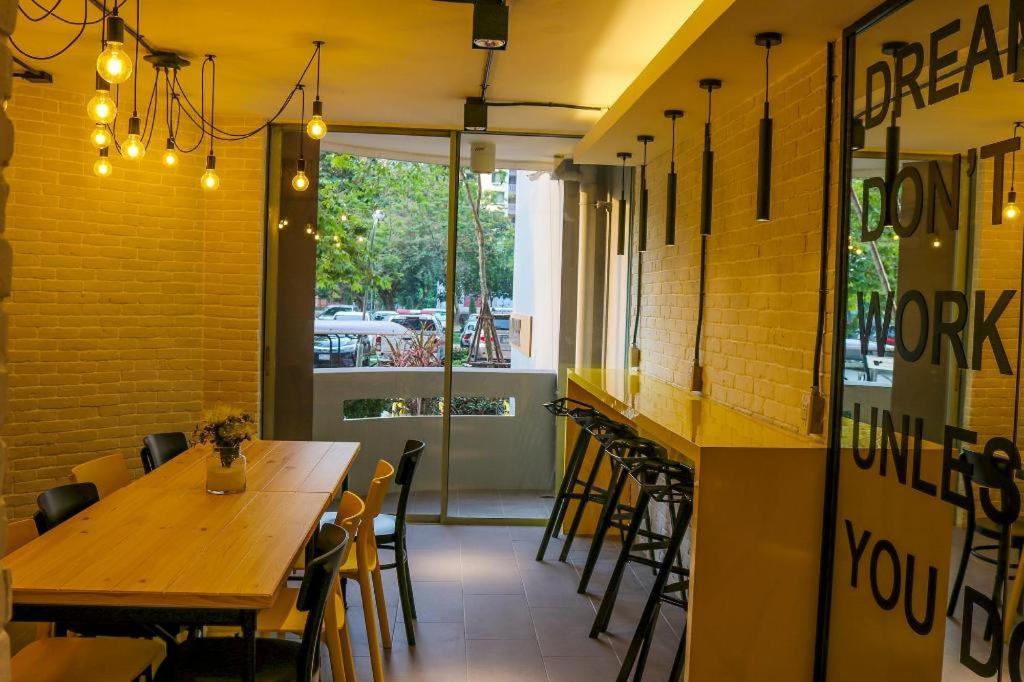 Hotel Dluxx Thammasat Pathum Thani Exterior foto