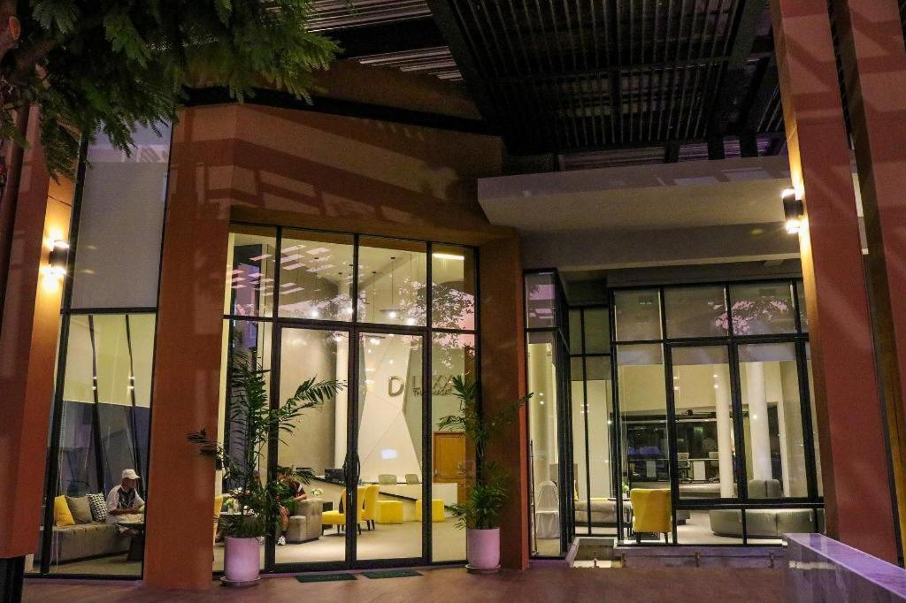 Hotel Dluxx Thammasat Pathum Thani Exterior foto